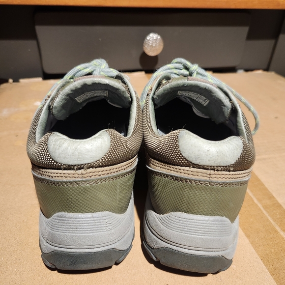 AHNU hiking shoes - Picture 4 of 6